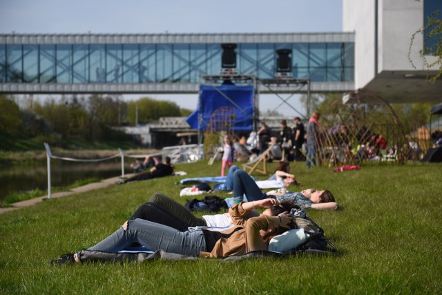 Osoby, które na weekend majowy pozostały w domu bądź też przyjechały do Poznania, nie mogą narzekać na brak atrakcji. Będzie się dużo działo zarówno w samym mieście, jak i Wielkopolsce. Zobacz najciekawsze imprezy i wydarzenia ------>