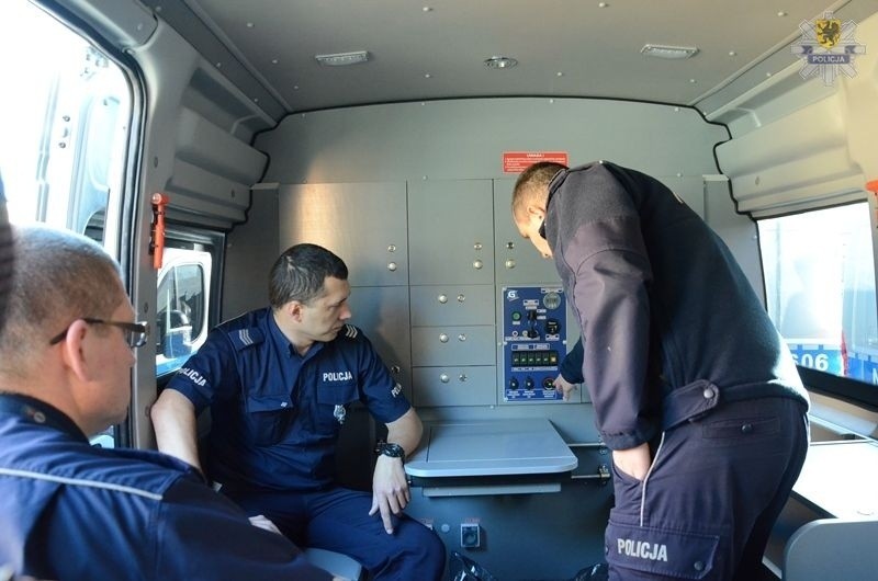 Policja na Pomorzu. 10 nowych ambulansów Pogotownia Ruchu Drogowego [ZDJĘCIA]