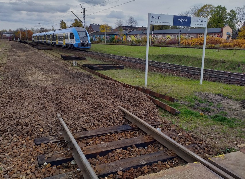Trwa rozbiórka torów na stacji w Dąbrowie Górniczej. To znak, że rozpoczęła się przebudowa terenów wokół dworca
