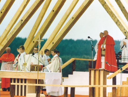 Zdjęcia pochodzą ze zbiorów archiwalnych Parafii...