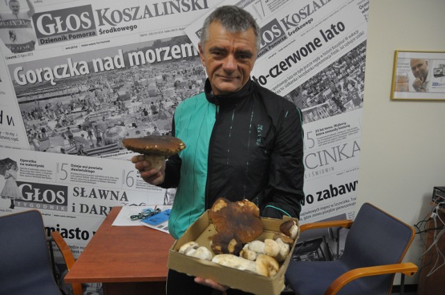 Andrzej Kowal i jego grzybowe trofea.