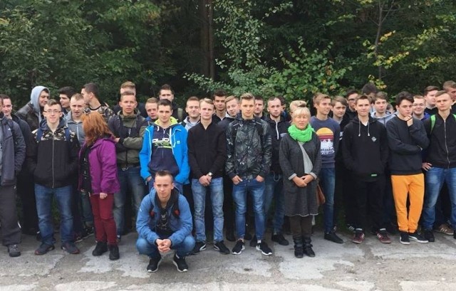 (sprz ) Akcja sprzątania świata w wykonaniu uczniów Technikum nr 2 w Starachowicach.