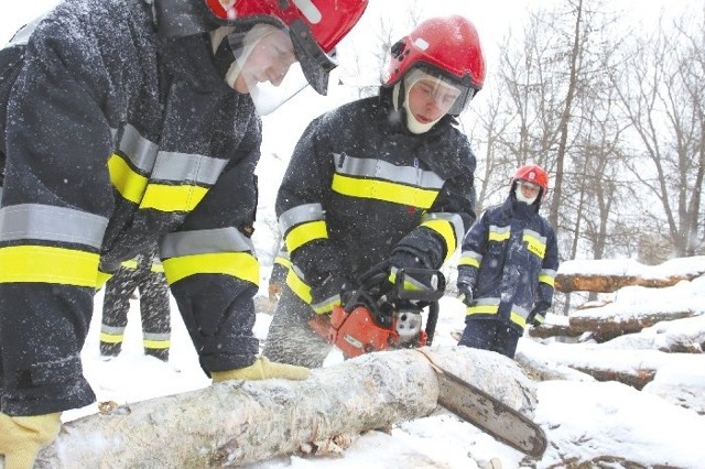 Strażacy pomagali Drodze