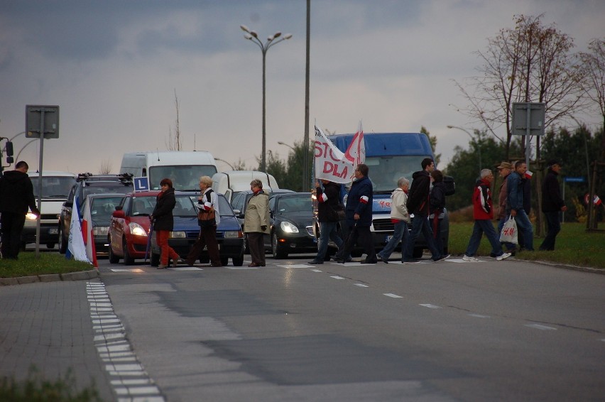 Tarnów: protest mieszkańców przeciwko ciężarówkom w mieście [ZDJĘCIA]