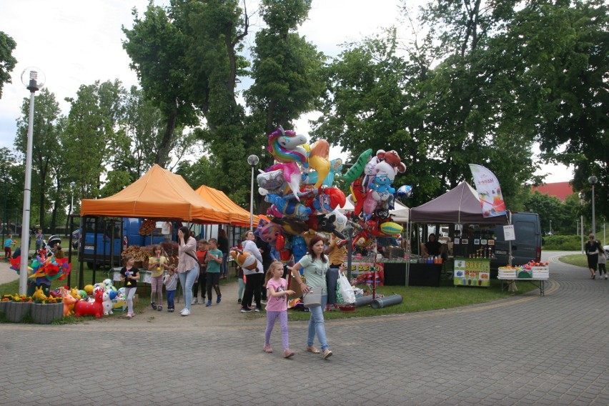 Dzień Dziecka w Ostrowi Mazowieckiej. Kino plenerowe w ogródku jordanowskim. 1.06.2021. Zdjęcia