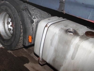 Złodzieje ukradli paliwo z tira zaparkowanego na ul. Kujawskiej w Gorzowie
