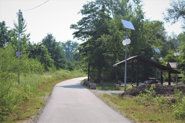 Dodatkowe kamery zainstalowano m.in. w rejonie wyjazdu na ścieżkę pieszo-rowerową na Zarabiu w Gdowie