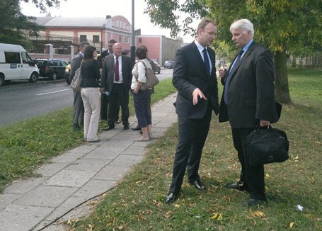 Łódź: Jarosław Kaczyński spóźnił się na konferencję  (wideo, zdjęcia, aktual.)