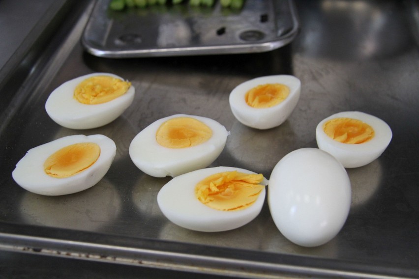 Wielkanocne jajka w nietypowej odsłonie? Oto co poleca szef kuchni Piotr Zagaja [ZDJĘCIA]