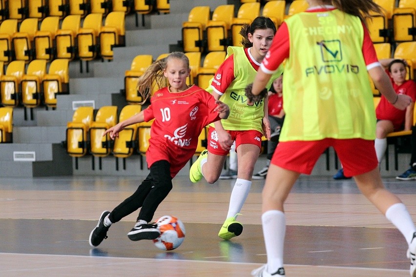 Dziewczęta ze Szkoły Podstawowej nr 1 z Końskich mistrzyniami województwa świętokrzyskiego w minipiłce nożnej
