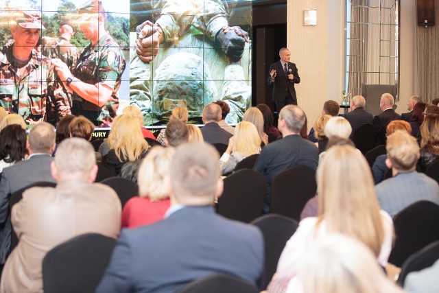 Panel w tematyce „Lider, Zespół, Strategia” był prowadzony przez generała Romana Polko,  komandosa, dowódcę GROM.