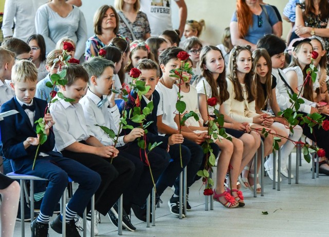 Świadectwo szkolne jest dowodem zdobywania ocen, ale niekoniecznie zdobywania wiedzy.