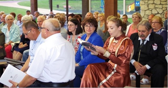 Mieszkańcy gminy kije od wielu lat włączają się w Narodowe Czytanie. Zdjęcie z 2018 roku.