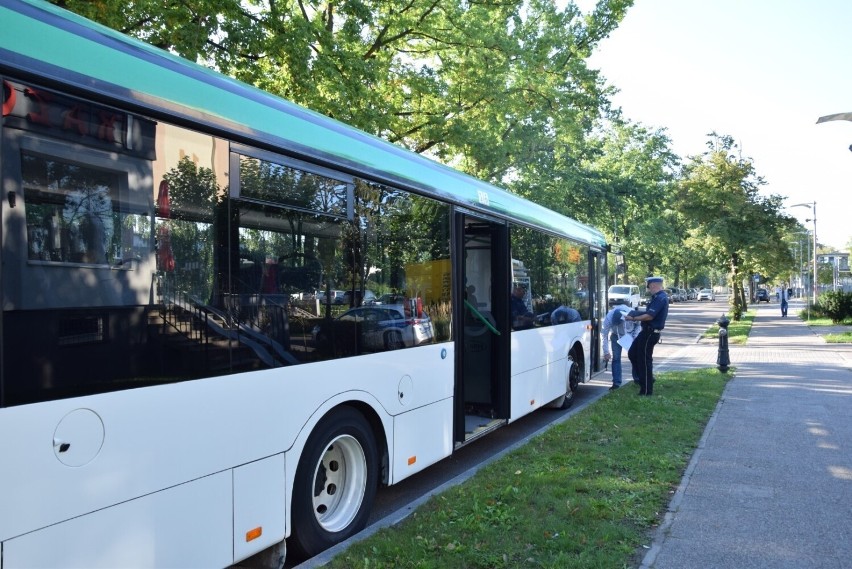 Wypadek w centrum Pruszcza Gdańskiego! Autobus zderzył się z osobówką