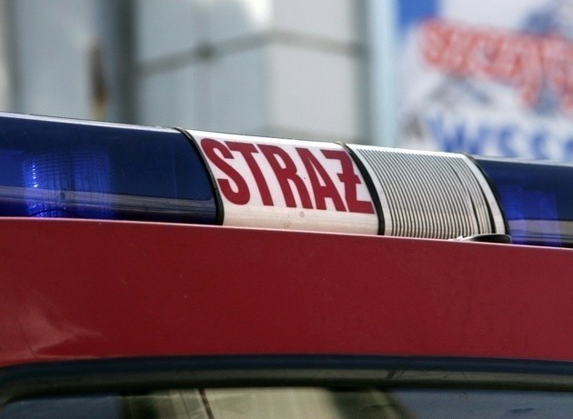Pożar w Dąbrowie Górniczej przy ul. Struga. Cztery nieprzytomne osoby ewakuowane przez strażaków