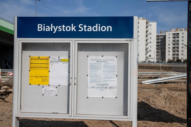 Rozkład jazdy pociągów na przystanku Białystok Stadion jest już wywieszony