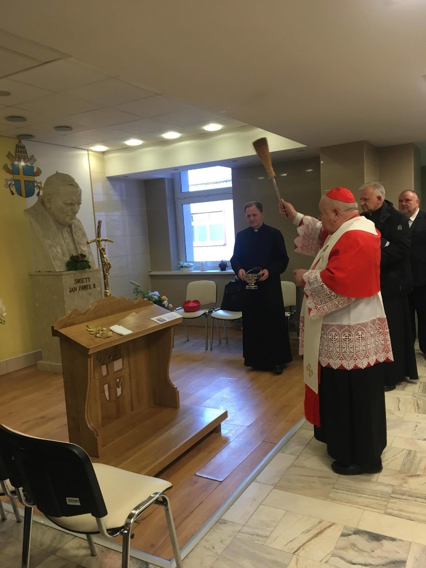 Nowy Targ. Szpital dostał relikwie Jana Pawła II [ZDJĘCIA]