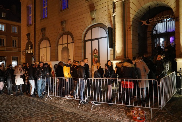 Klub X-Demon w Poznaniu otworzył się mimo zakazu. Tłumy na otwarciu.Kolejne zdjęcie-->