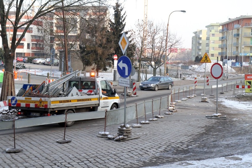 Ruszył kolejny etap remontu na ul. Przyjaźni. Zamknięto skrzyżowanie z Krzycką (ZDJĘCIA)