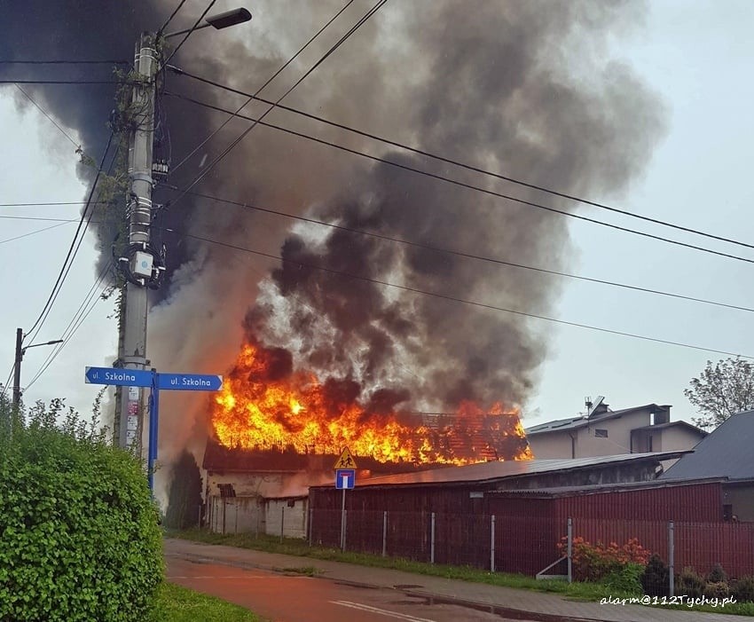 W Tychach doszło do groźnego pożaru stodoły.