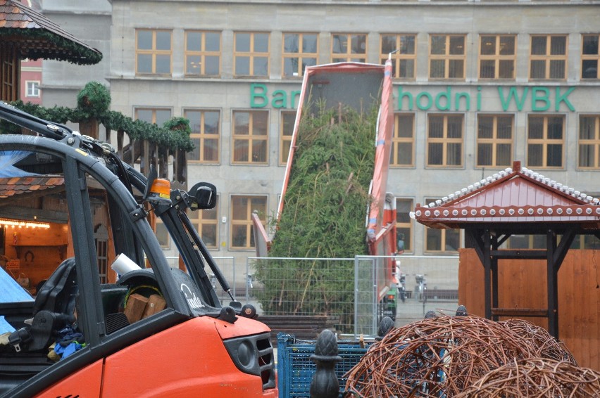 Przygotowania do Jarmarku Bożonarodzeniowego na wrocławskim...