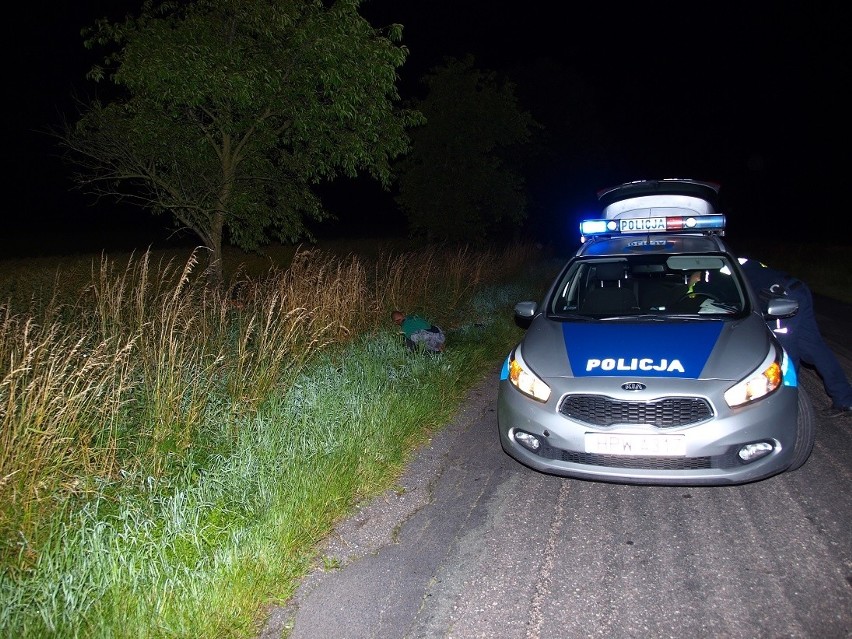 Policjanci z Karlina zatrzymali w nocy jadącego motorowerem....