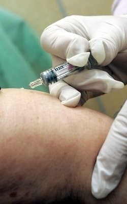 Szczepionki zostaną sprowadzone w trybie awaryjnym