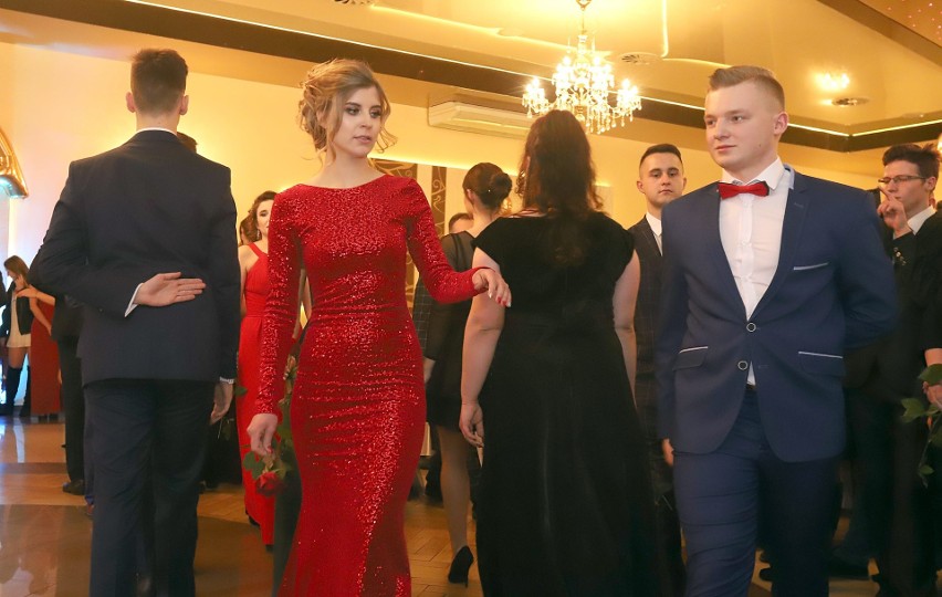 Studniówki 2019. Studniówka Zespołu Szkół Ponadgimnazjalnych nr 3 w Łodzi [ZDJĘCIA]