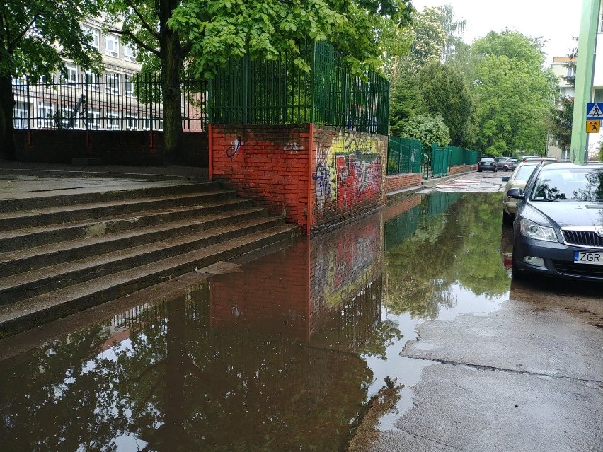 Malczewskiego: Dzieci powinny do szkoły płynąć pontonami! 