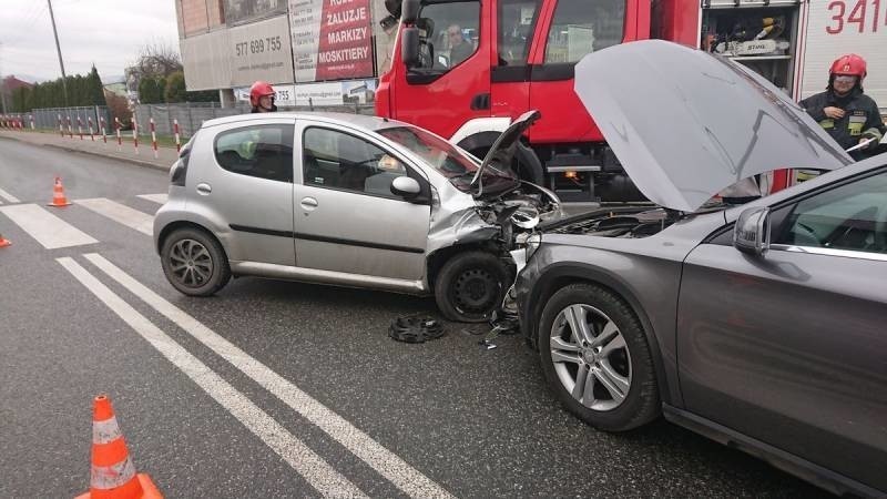 DK 28. Strażacy spieszyli od wypadku do wypadku