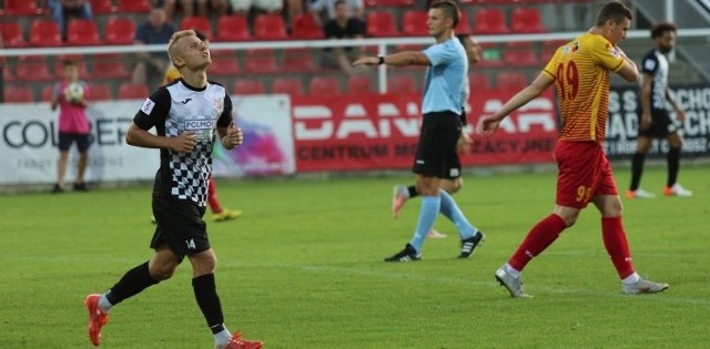 21-letni Adrian Kwiatkowski spisuje się dobrze w Bytovii. To bardzo waleczny piłkarz, który w każdym meczu gra na maksa.