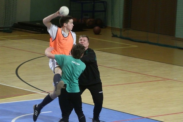Radomiak w środę grał w piłkę ręczną. Z piłką, Maciej Świdzikowski.