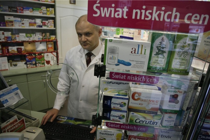W aptekach płacimy za leki więcej, bo lekarze boją się NFZ. Fundusz: Mają leczyć, a nie się bać!