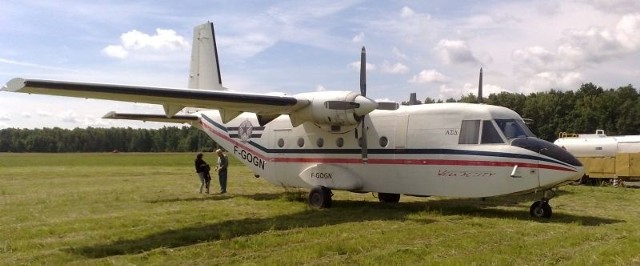 CASA 212-100 wylądował już na lotnisku w białostockich Krywlanach.