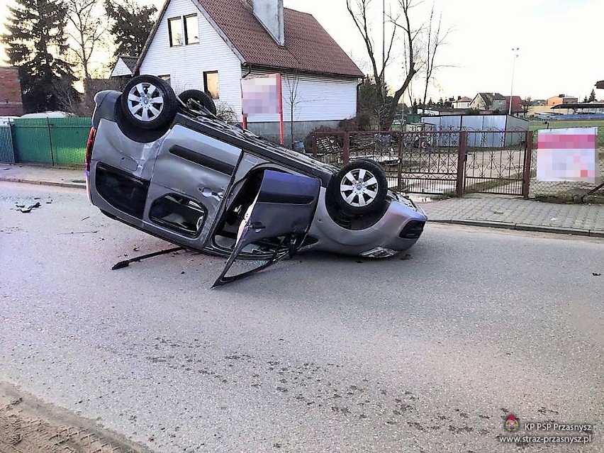 Przasnysz. Zderzenie dwóch samochodów na Ostrołęckiej, 13.03.2020