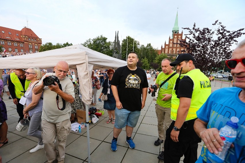 Protest na Placu Solidarności przeciwko reformie sądów. Przyszedł tłum [zdjęcia, wideo] 