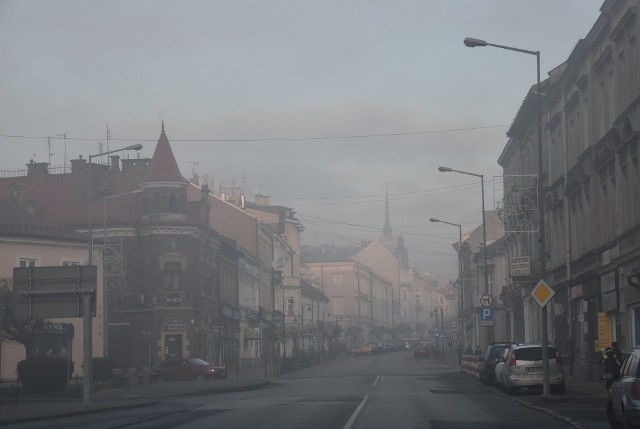 Dymiące kominy to obecnie w wielu małopolskich miastach codzienność. Tylko nieliczne samorządy zdecydowały się na całkowitą likwidację pieców węglowych