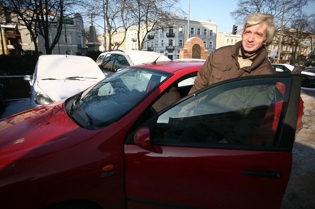- Trzeba dbać o samochód i akumulator, by w mróz nie było problemów z odpaleniem samochodu &#8211; mówi Stanisław Kaźmierczak z Radomia.