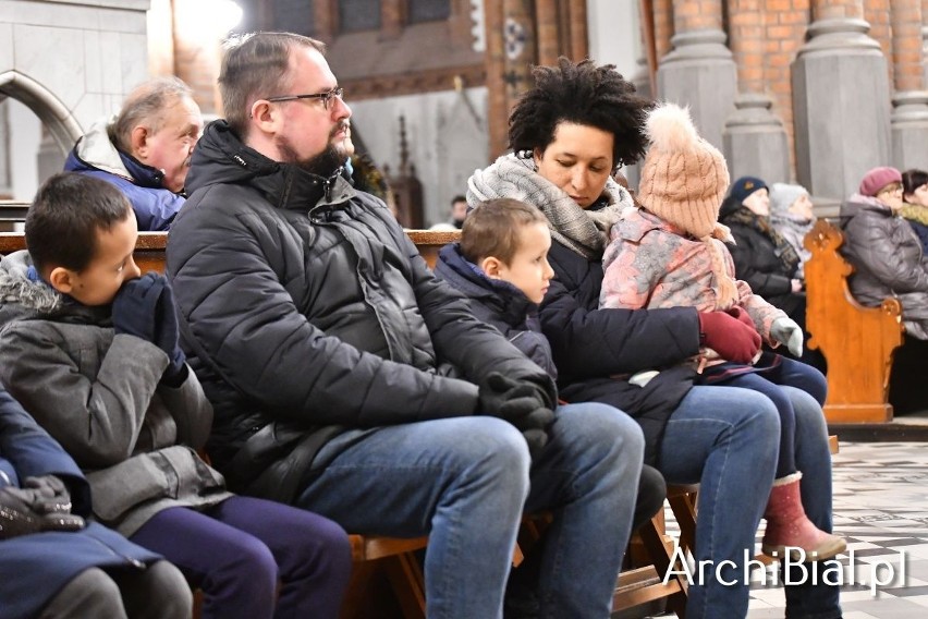 Wierni Kościoła katolickiego obchodzą Środę Popielcową. Uroczystości w Archikatedrze Białostockiej