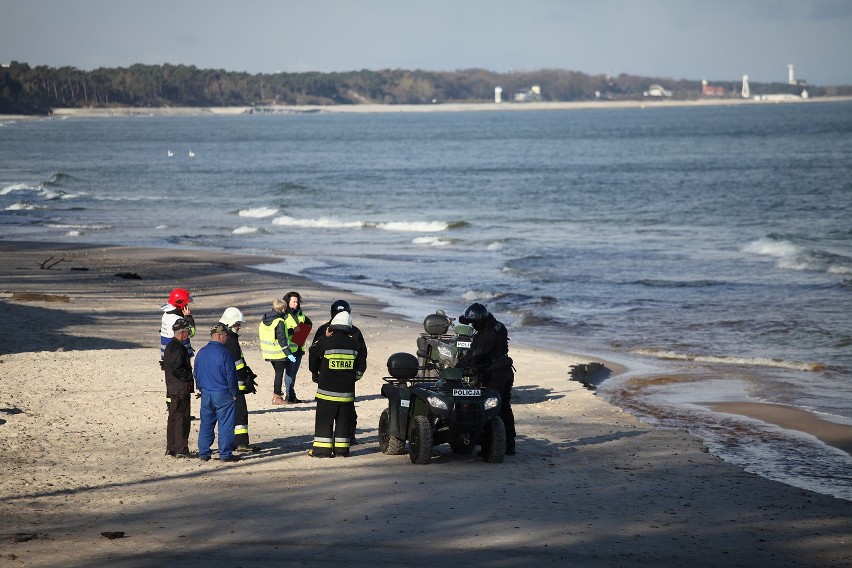 Morze wyrzuciło substancję chemiczną na plaży między Ustką a...