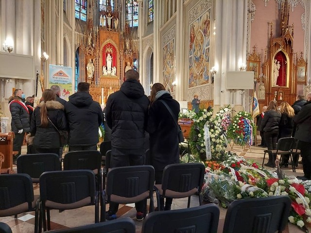 Ostatnie pożegnanie Artura Kupca, byłego piłkarza Korony Kielce. Były tłumy