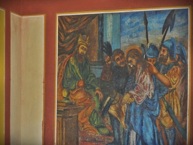 Uszkodzony obraz Chrystusa w kaplicy U Annasza.