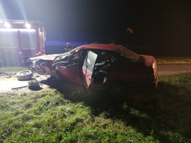 W poniedziałek, po godz. 19, na krajowej ósemce w miejscowości Mazurki w gminie Augustów samochód osobowy zderzył się z przyczepą ciągnika rolniczego.