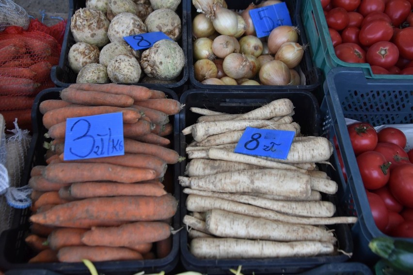 Zobacz ceny warzyw i owoców sprzedawanych na giełdzie w...