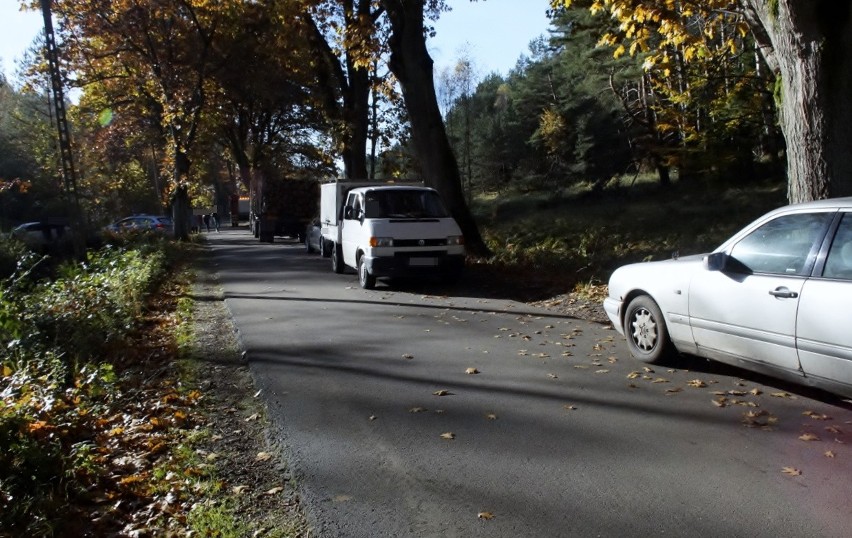 Kolizja volkswagena z ciężarówką. W aucie dostawczym otworzyła się klapa [ZDJĘCIA]