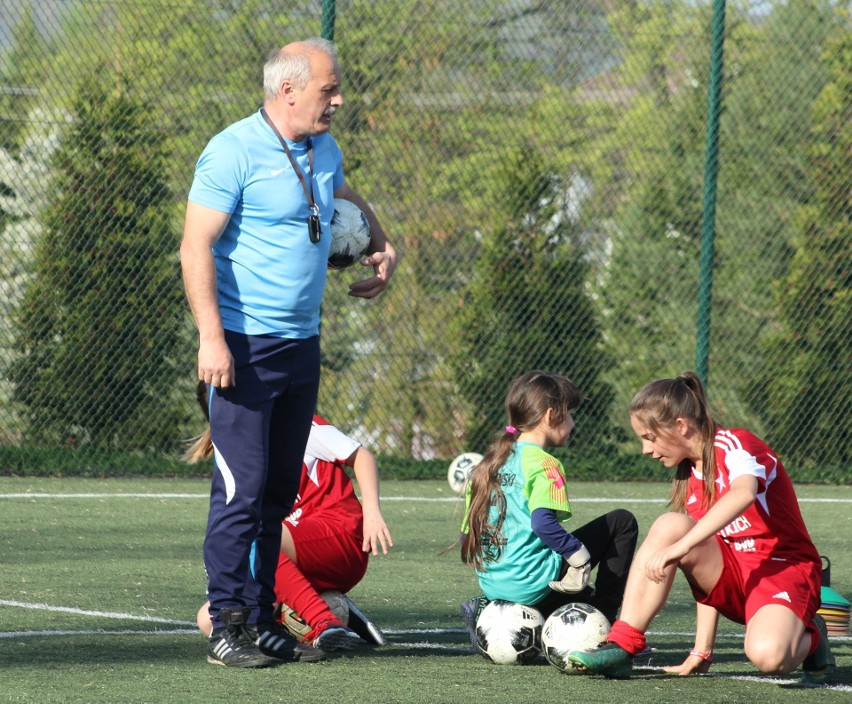 Z Podwórka na Stadion o Puchar Tymbarku. Dziewczęta z AKF Wisła Brzeźnica zagrają w ogólnopolskim finale [ZDJĘCIA, WIDEO]