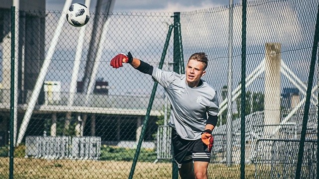 W ekstraklasie zadebiutował młody golkiper Dawid Arndt