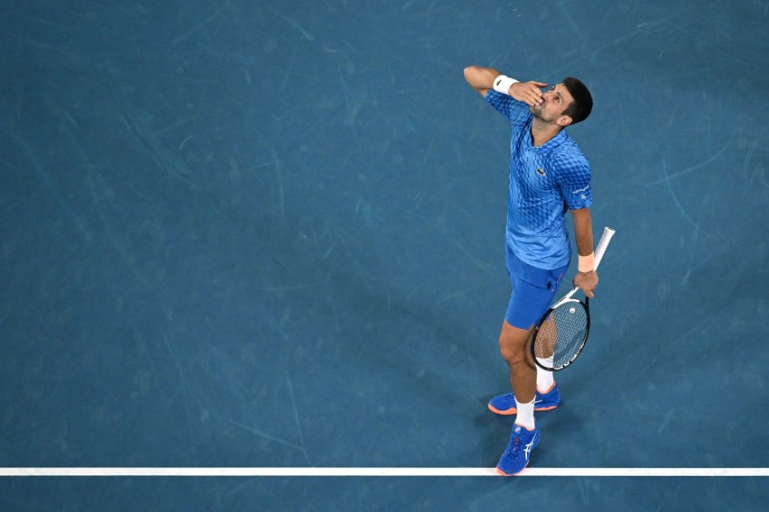 Novak Djokovic nie mógł poświętować po zwycięstwie w finale AO. Zrobi to dopiero po powrocie do Europy