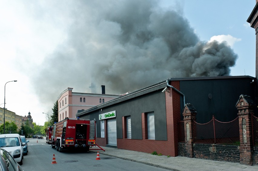 Pożar hali magazynowej w Brzegu...