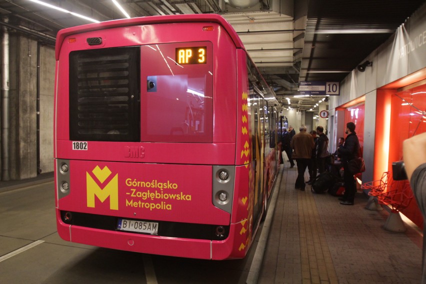 Autobus na lotnisko w Pyrzowicach. Rozkład jazdy: korekta, luty 2019. Dojazd na lotnisko z Katowic, Sosnowca, Tychów, Gliwic, Zabrza